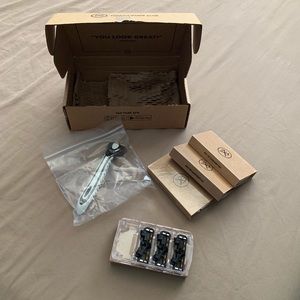 Dollar shave club NEW razor handle and 15 blades